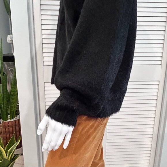 NWT Hem  Thread Fuzzy Knit Sweater - Picture 6 of 11